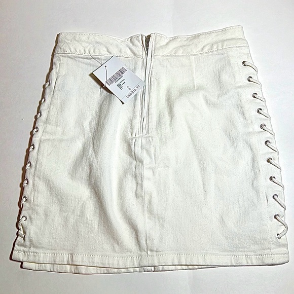 🟪Forever 21 S white Kriss Kross form fitting mini skirt - Picture 2 of 3